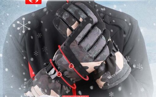 homme utilisant des gants chauffants en hiver